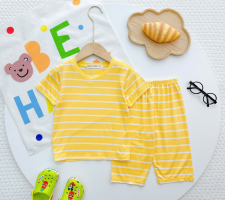 Bộ quần áo bé trai màu vàng sọc trắng – Vải mềm, thoáng mát, dáng dễ thương