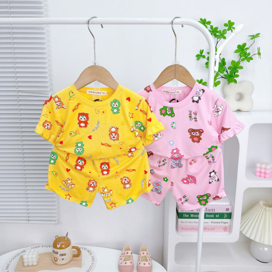 Bộ đồ bé gái họa tiết Baby Three dễ thương – Vải mềm thoáng