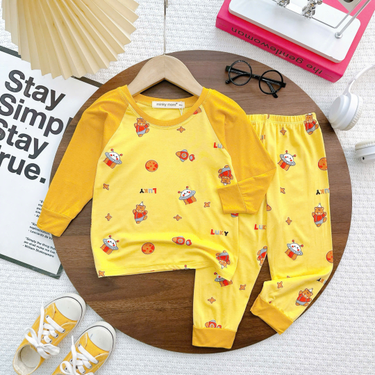 Bộ Quần Áo Bé Gái- Họa Tiết Động Vật Phi Hành Gia Dễ Thương