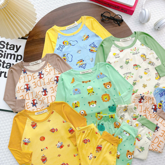 Bộ Quần Áo Bé Gái- Họa Tiết Động Vật Phi Hành Gia Dễ Thương