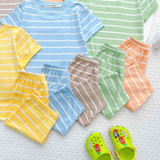 Bộ quần áo bé trai màu xanh dương sọc trắng – Vải mềm, thoáng mát, dáng dễ thương