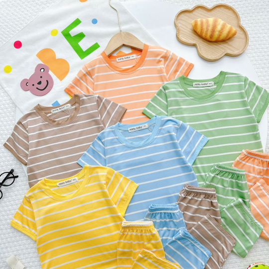 Bộ quần áo bé trai màu vàng sọc trắng – Vải mềm, thoáng mát, dáng dễ thương